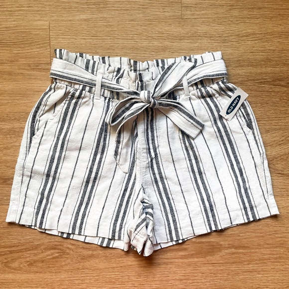 New Old Navy Gray & White Striped Shorts With Tie Waist Band Womens Summer Short - Picture 1 of 8
